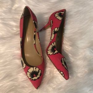 Low heel Ann Taylor Pink Floral Print Fabric Heels